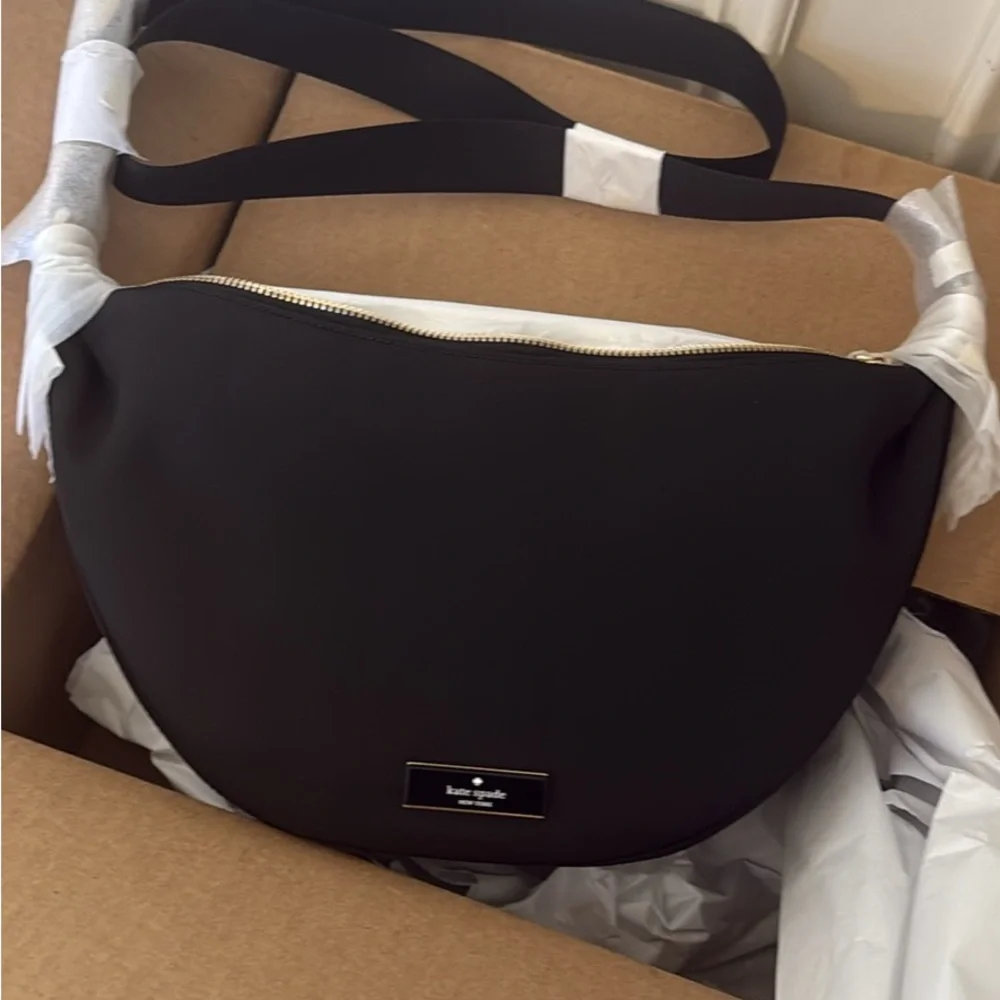 Kate Spade Black Shoulder Bag with Gold Details - Picture 2 of 4
